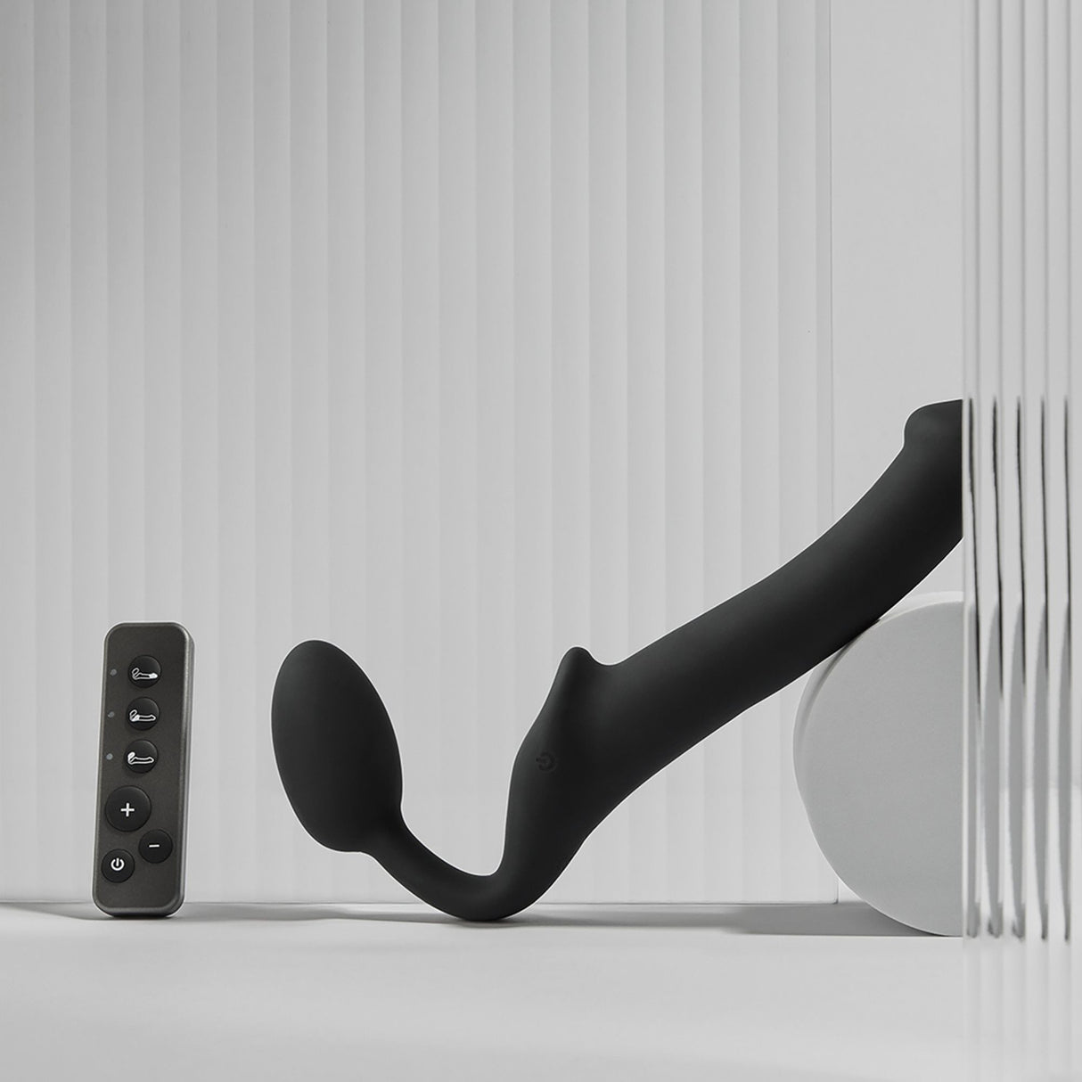 Strap-on-me - Vibrating Bendable Strap-On 3 Motors - Boutique Séduction