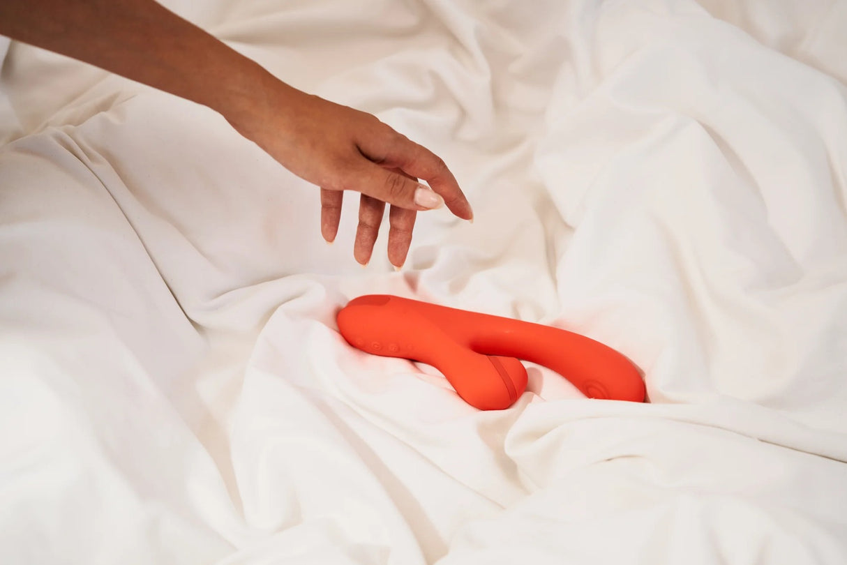 Peak Double Stimulation Vibrator Peach & Cream - Boutique Séduction